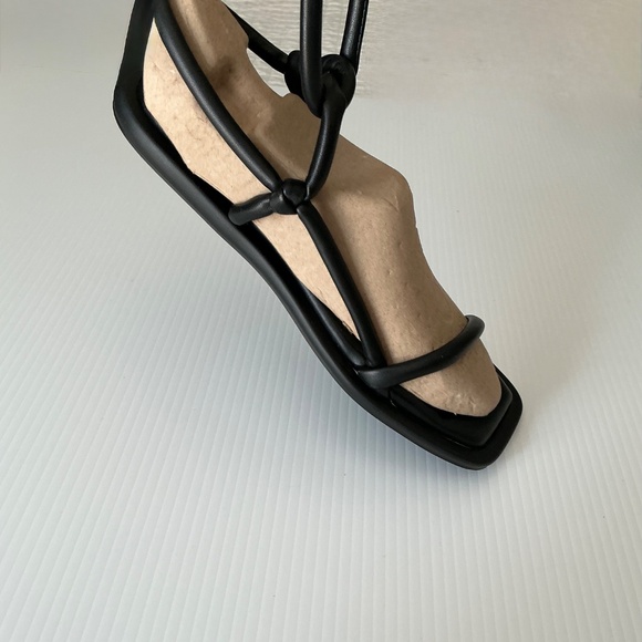 L’intervalle size 9.5-10 black lace-up sandals rope gladiator - Picture 6 of 7